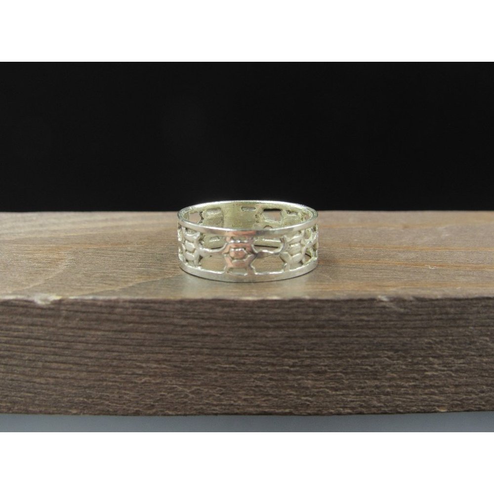 Size 7.75 Sterling Silver Rustic Odd Turtles Band Ring Vintage Statement